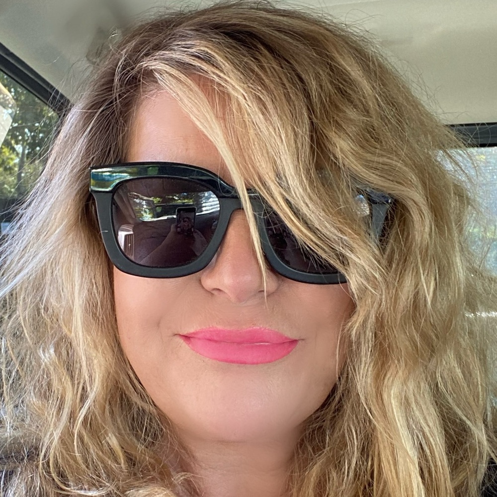 Meet your Posher, Leslie